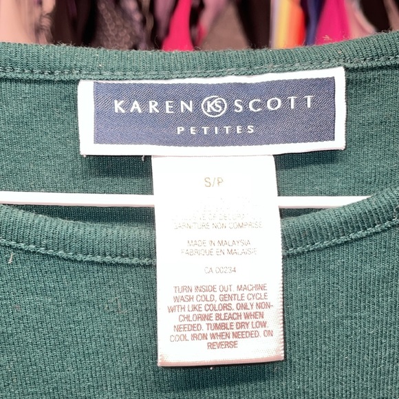 Karen Scott Petites long sleeve green shirt with fancy design winter snow flakes - Picture 5 of 7